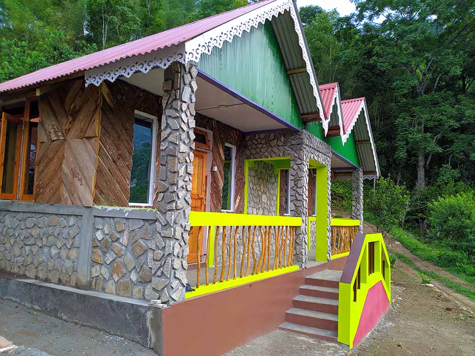 Glorious Holiday Chota Mangwa